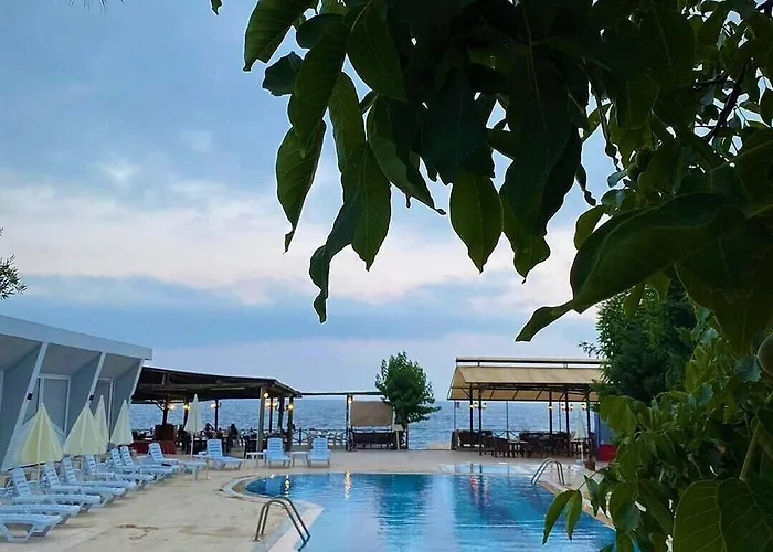 Ugur Hotel 2*