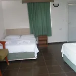 Ugur Hotel 2*