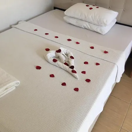 Ugur Hotel 2*