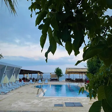 Ugur Hotel 2*